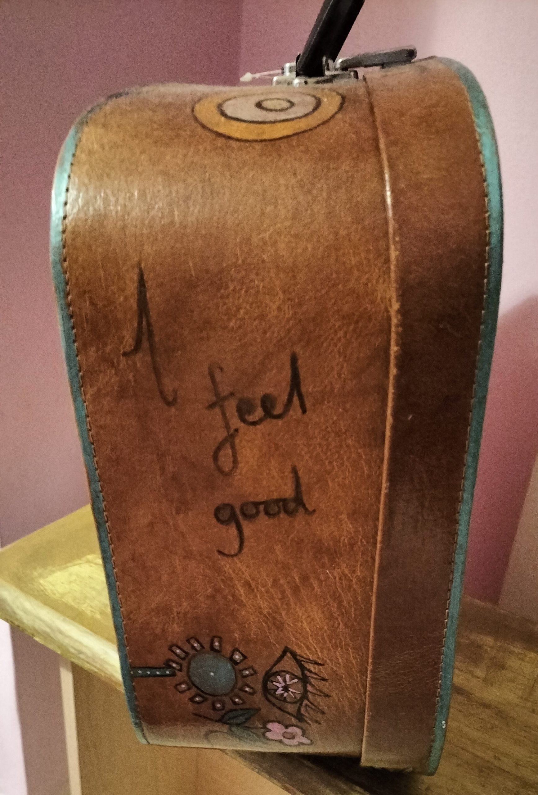 Brown vintage vanity case hand painted on all sides. This says "I feel good" on one of the side panels.