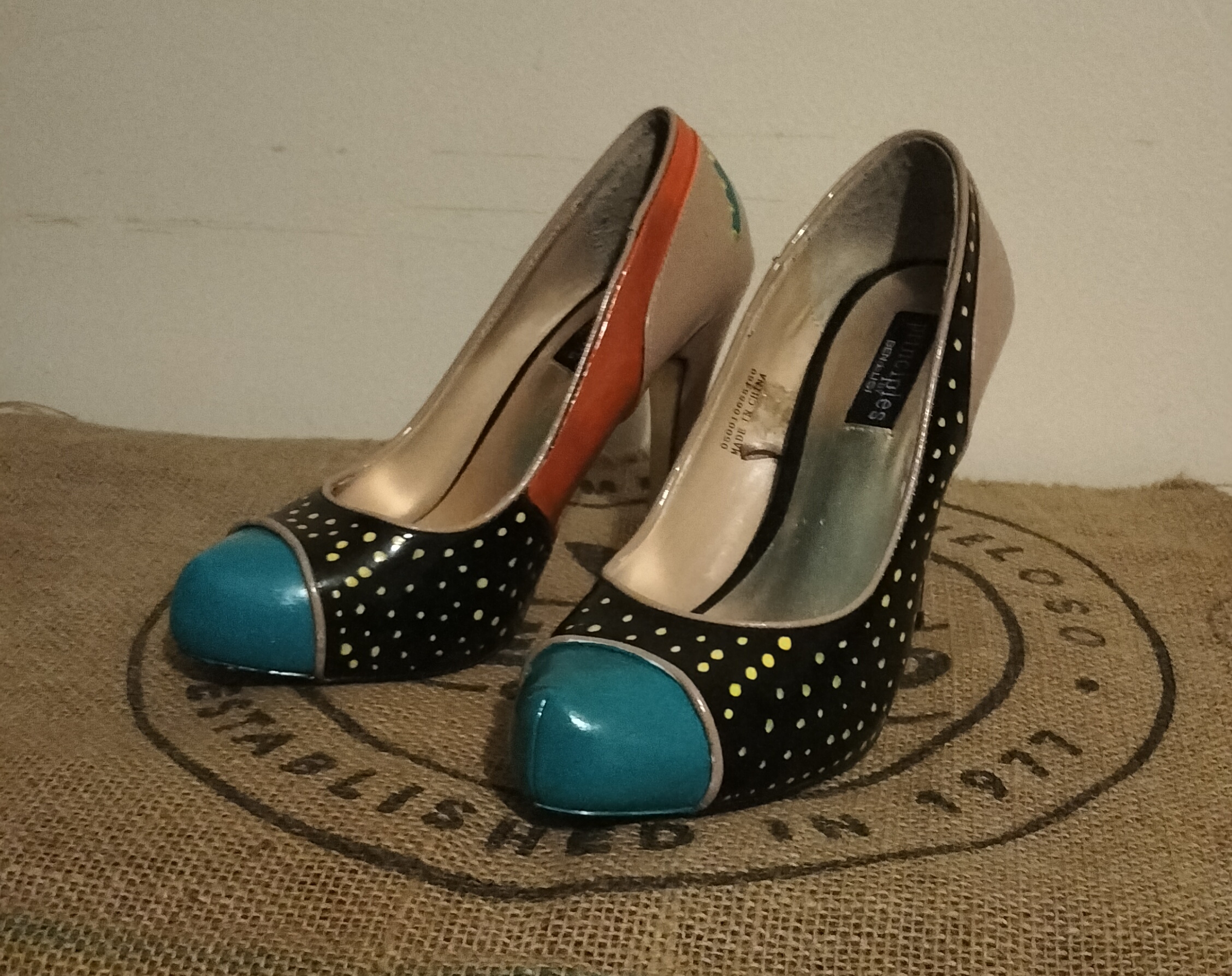 Size 6 hand painted Ben de Lisi shoes. Turquoise toes, black sections with gold spots at the front and side. Orange panels. Beige shoes, stiletto heels.