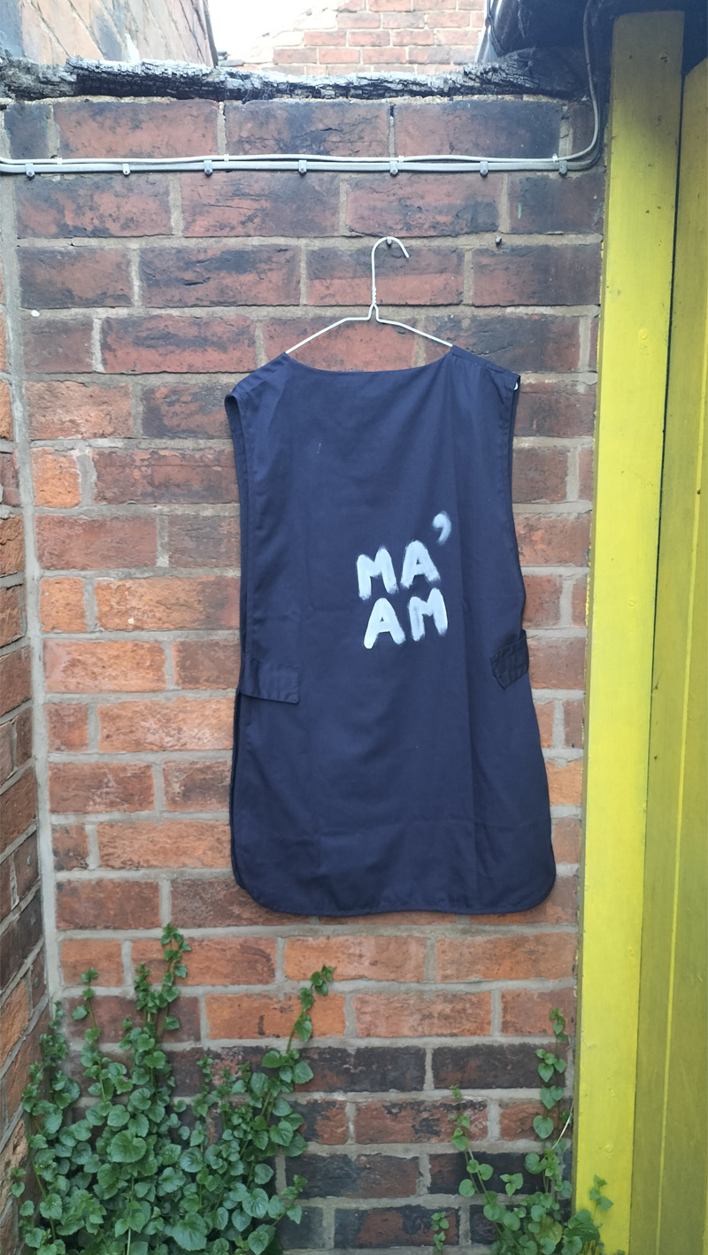 Back of tabard reads Ma'am. Disco Queen hand painted tabard. Dinner Lady disco style. Art work on the back reads Ma'am. On the front is a head (abstract style) and the words Disco Queen. Size XXL probably 12 to 14 UK size. £60 in the UK including postage. Navy blue.